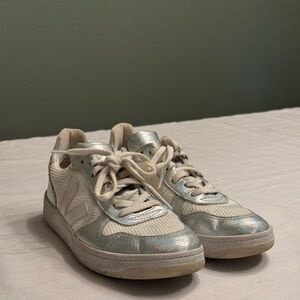 VEJA V-10 Metallic Low-Top Sneakers